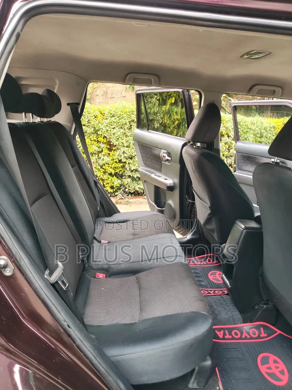 Toyota Corolla Rumion Hatchback 1.5 FWD 2011 Maroon