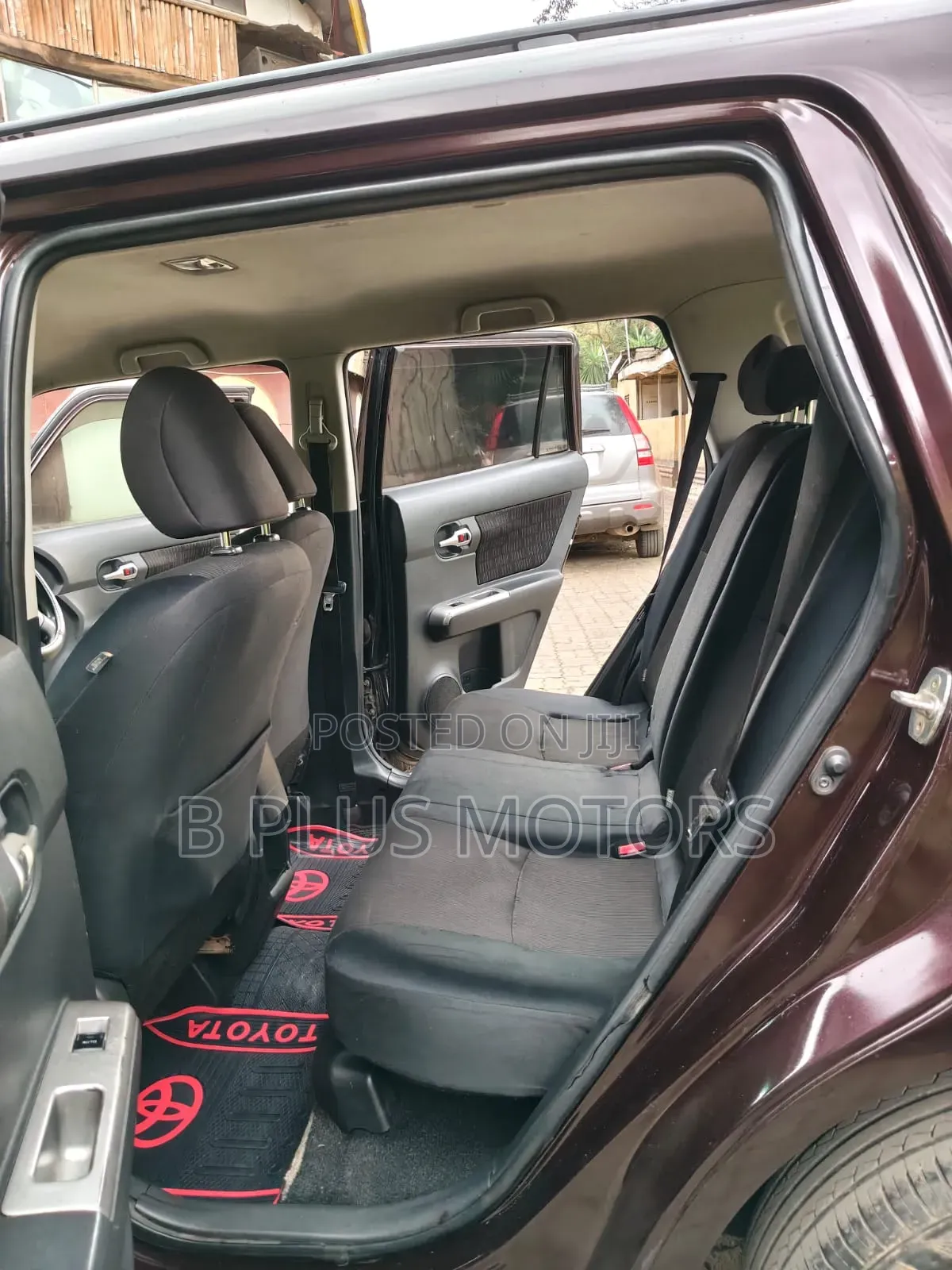 Toyota Corolla Rumion Hatchback 1.5 FWD 2011 Maroon