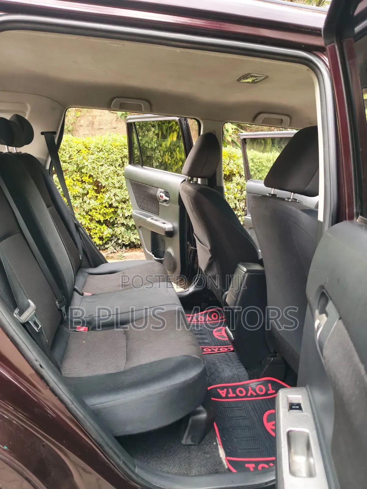 Toyota Corolla Rumion Hatchback 1.5 FWD 2011 Maroon
