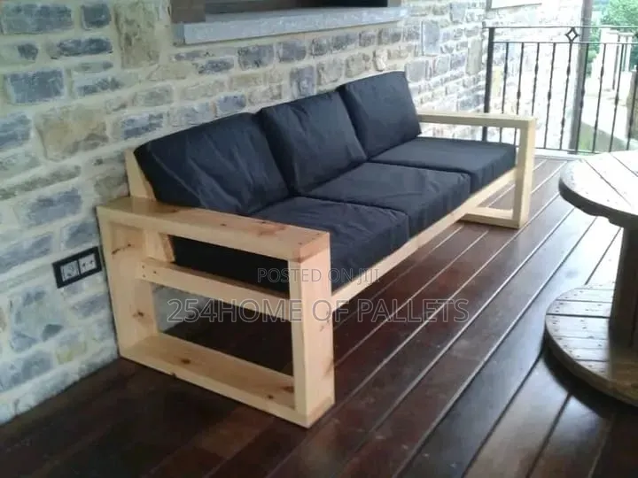 3 Seater Pallet Sofa With Cushions.