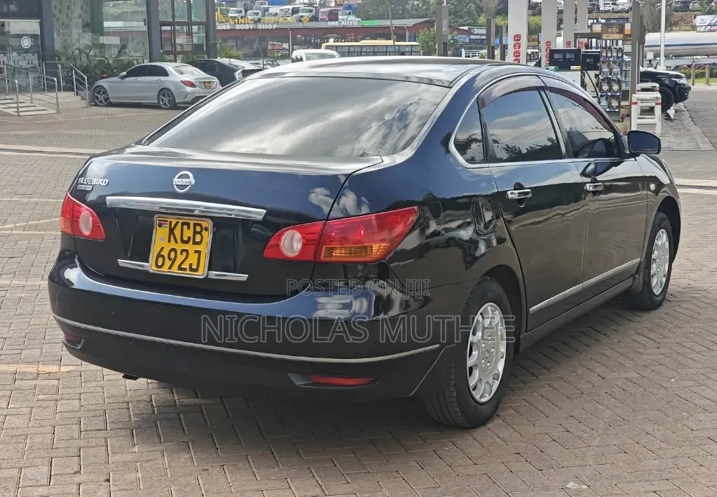 Nissan Bluebird 2008 Black