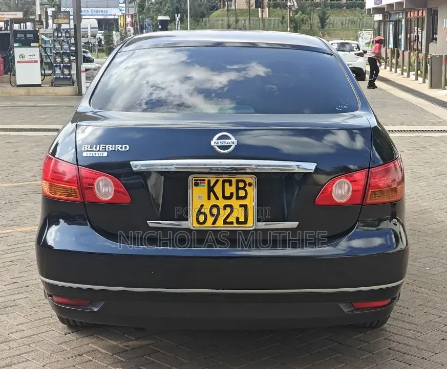 Nissan Bluebird 2008 Black