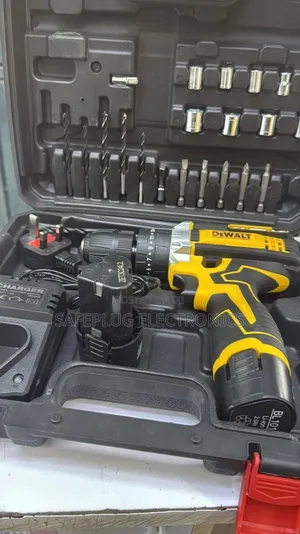 Heavy Duty DeWALT Cordless Drill Set With Spare Battery Bits