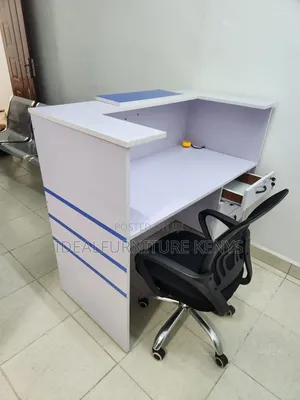 1.4m Reception Desk and Mesh