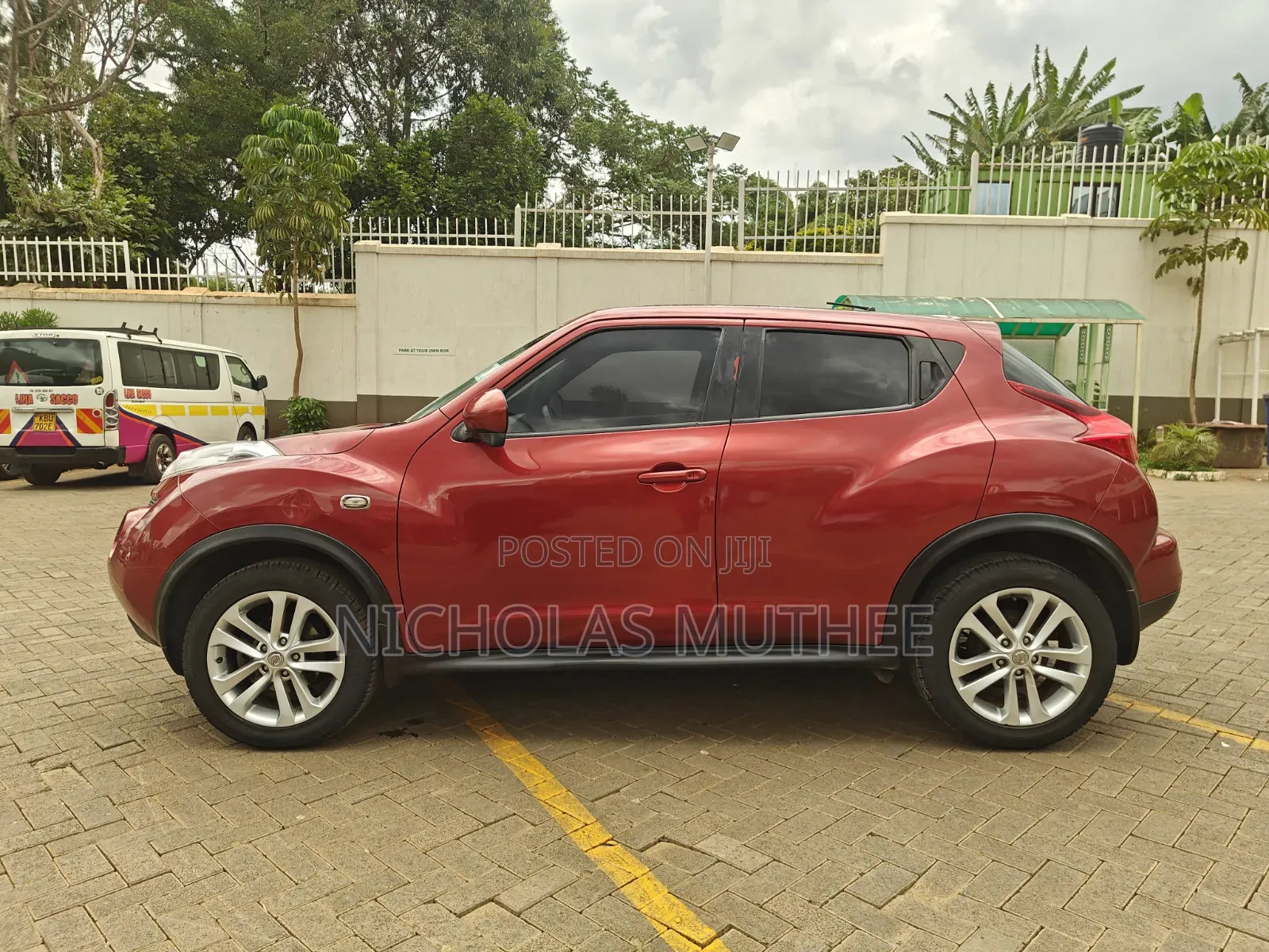 Nissan Juke 2011 Red