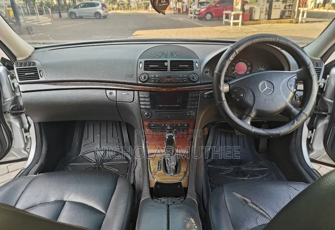 Mercedes-Benz E200 2005 Silver