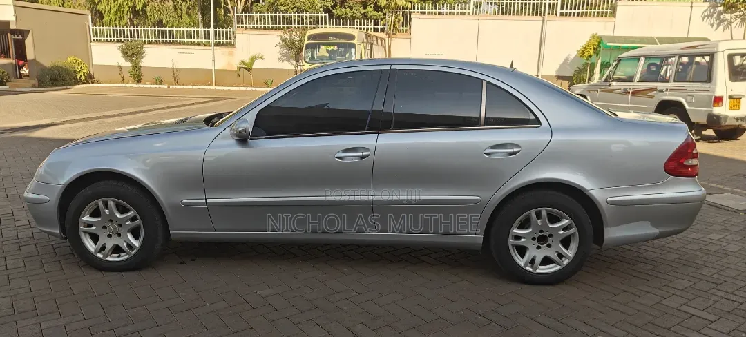 Mercedes-Benz E200 2005 Silver