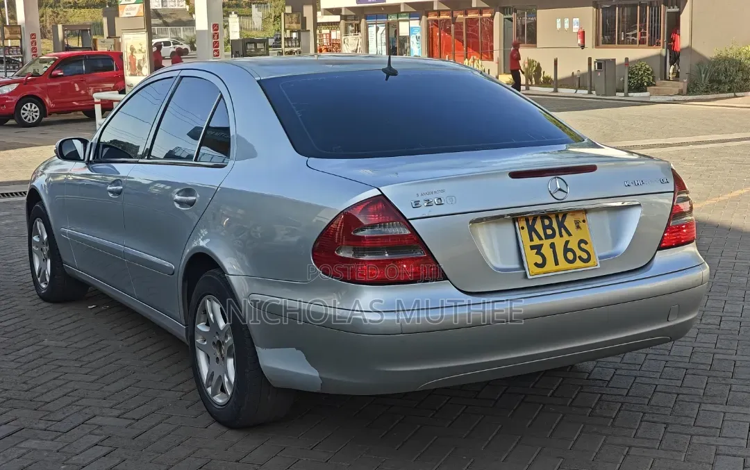 Mercedes-Benz E200 2005 Silver