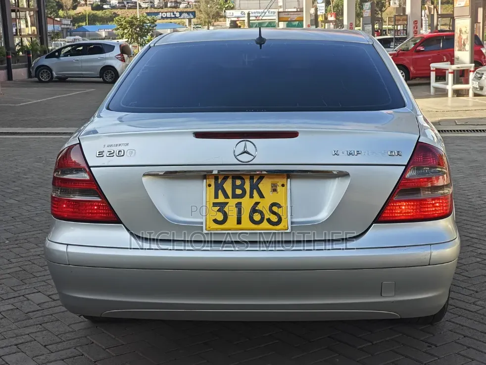 Mercedes-Benz E200 2005 Silver