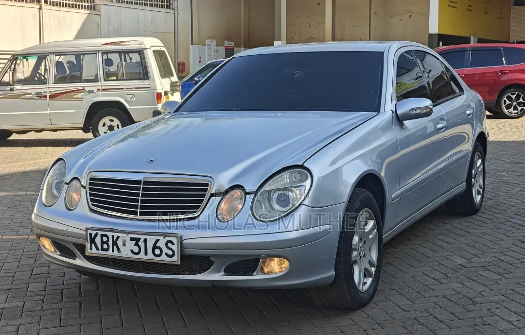 Mercedes-Benz E200 2005 Silver