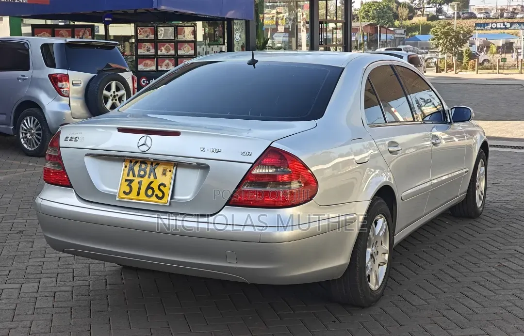 Mercedes-Benz E200 2005 Silver