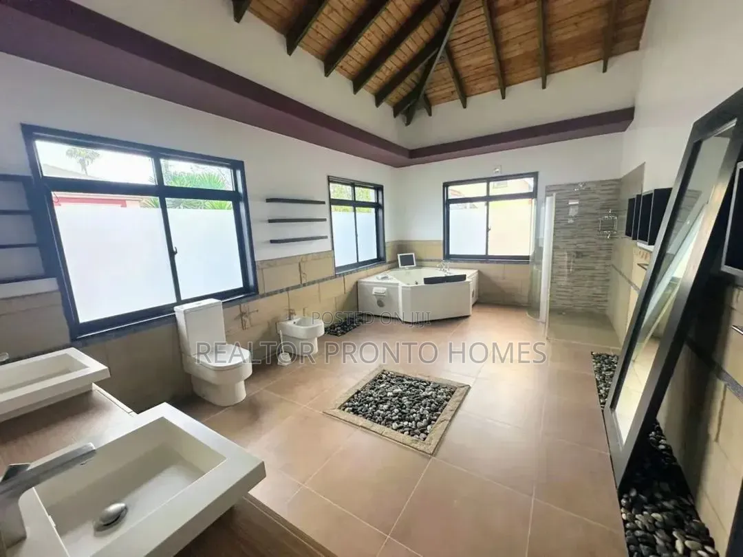 5bdrm Villa in Lavington, Muthangari for rent