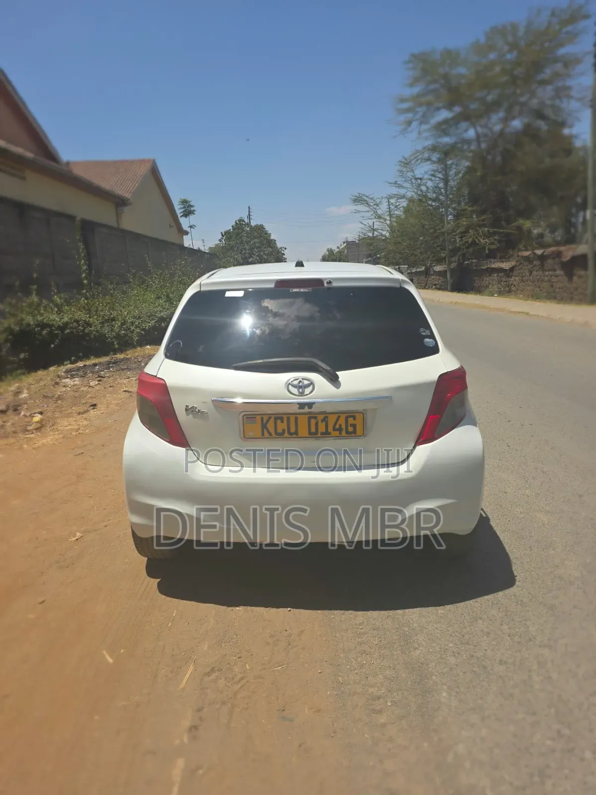 Toyota Vitz 2011 White