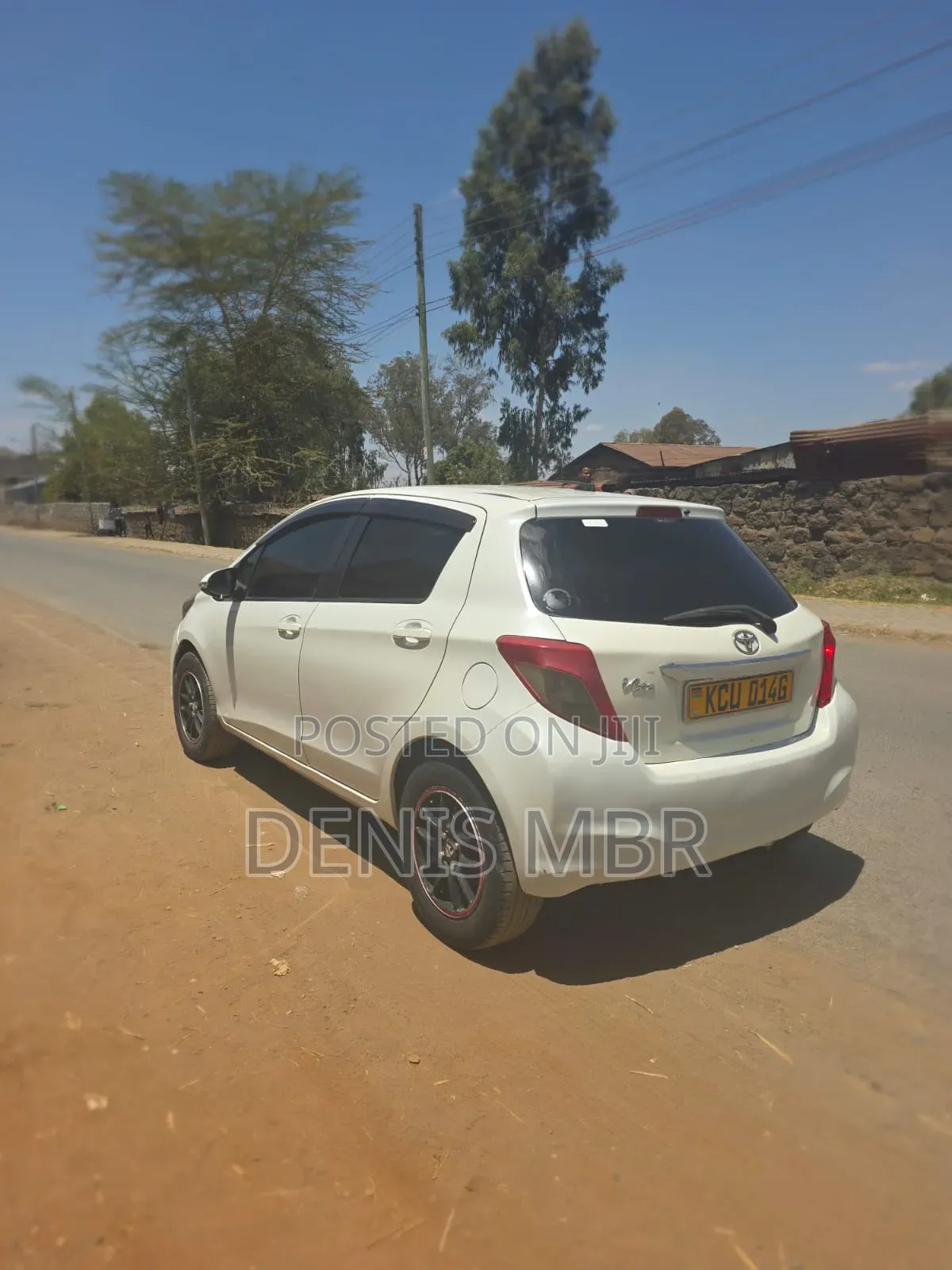 Toyota Vitz 2011 White