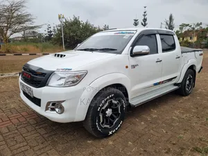 Toyota Hilux 2012 White