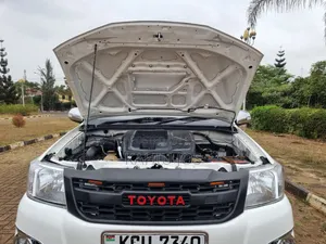 Toyota Hilux 2012 White