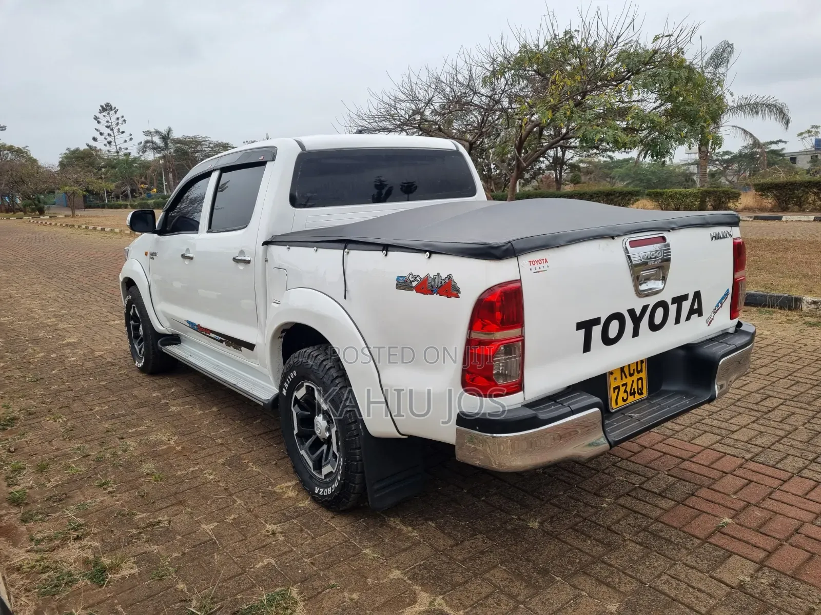 Toyota Hilux 2012 White