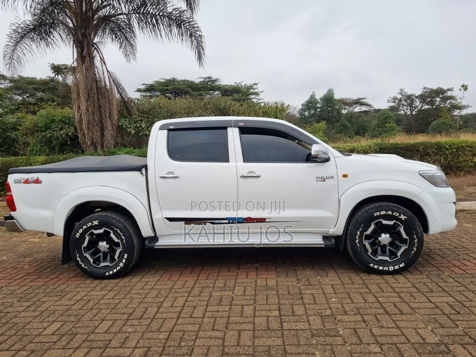 Toyota Hilux 2012 White