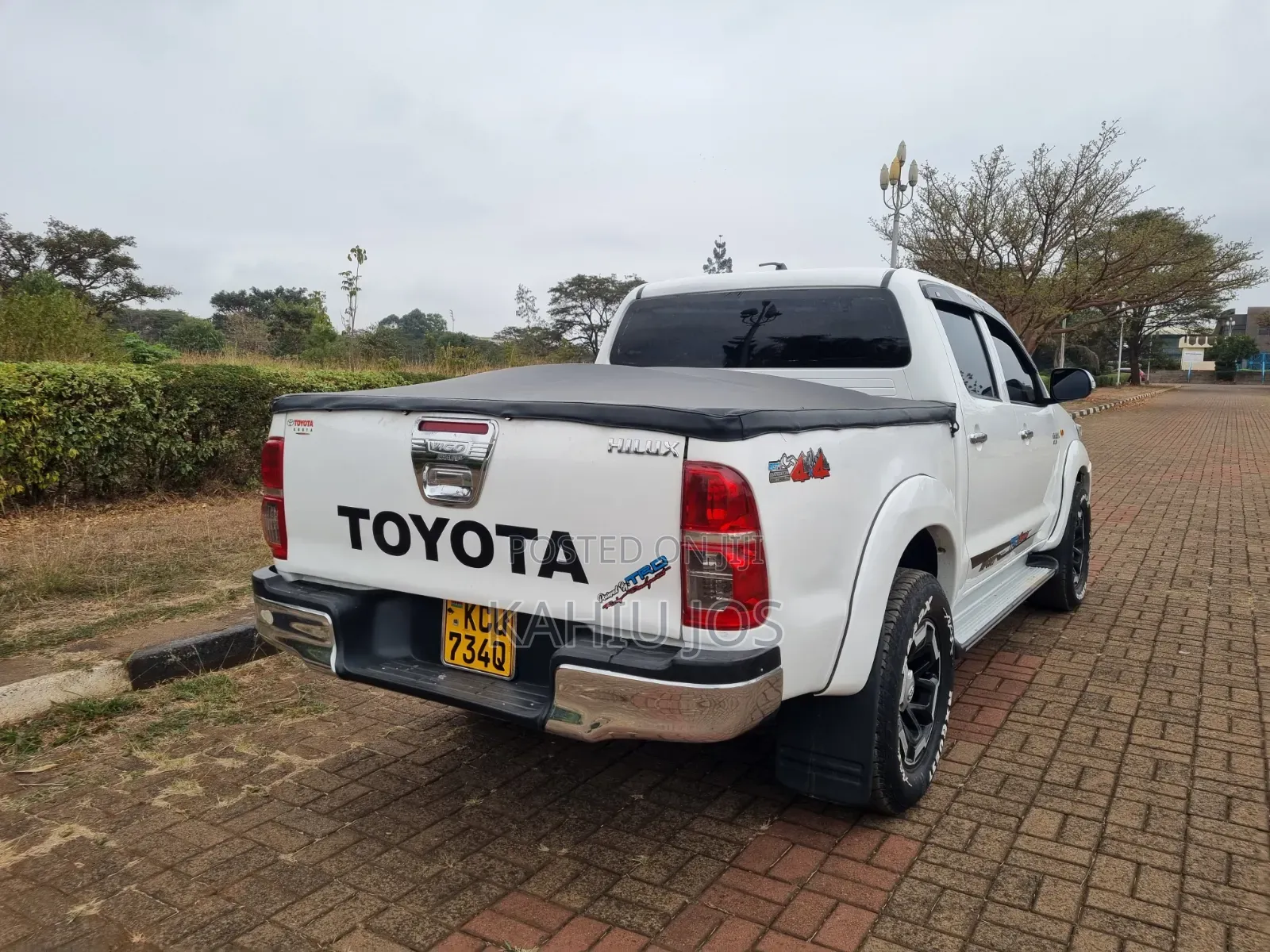 Toyota Hilux 2012 White
