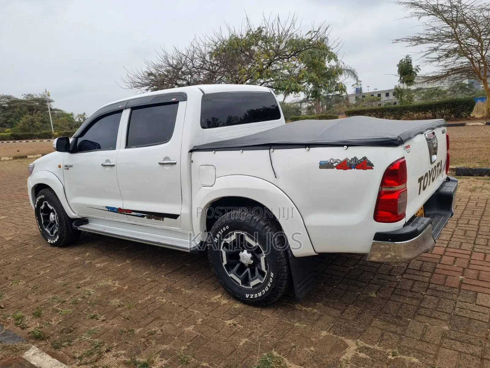 Toyota Hilux 2012 White