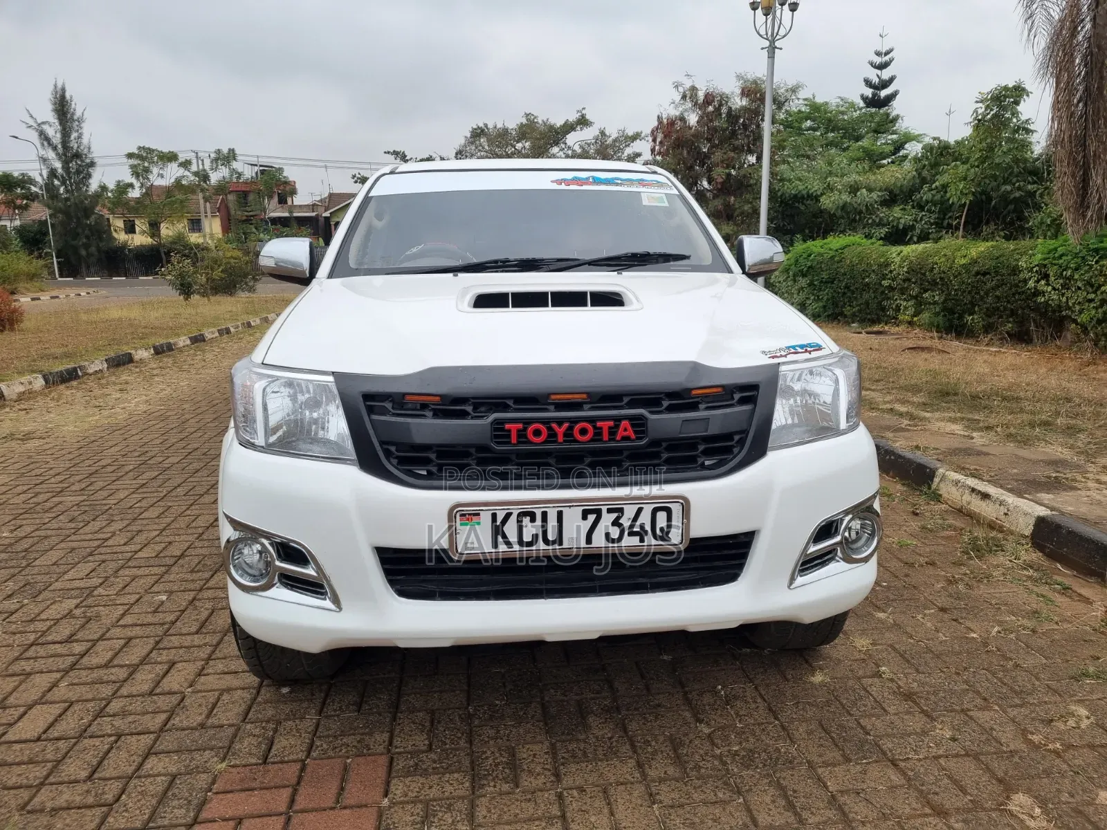 Toyota Hilux 2012 White