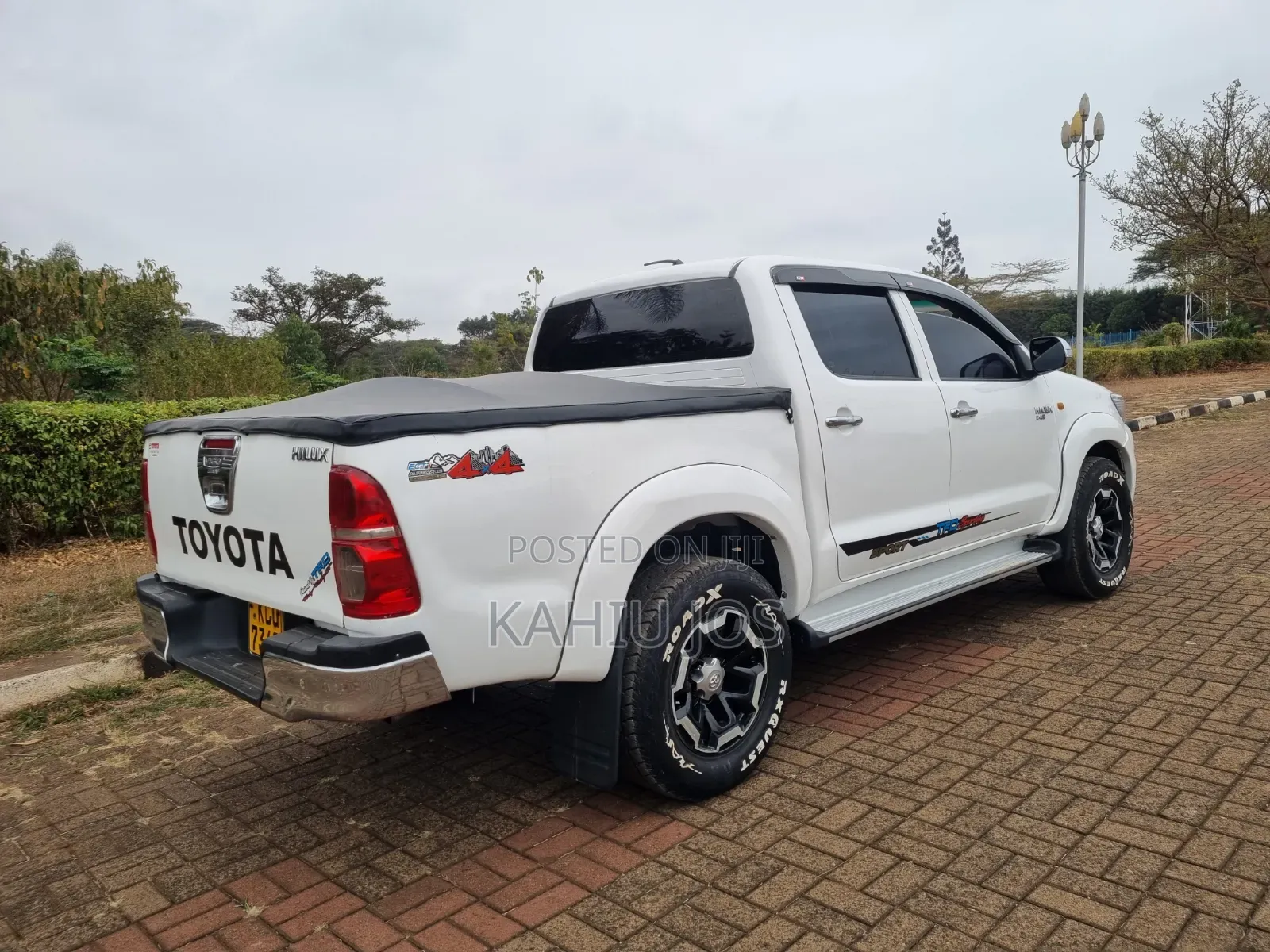 Toyota Hilux 2012 White
