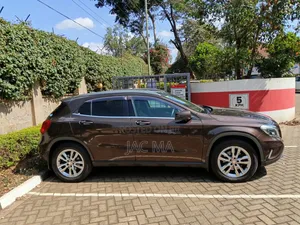 Mercedes-Benz GLA 250 2017 Brown