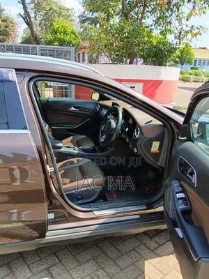 Mercedes-Benz GLA 250 2016 Brown