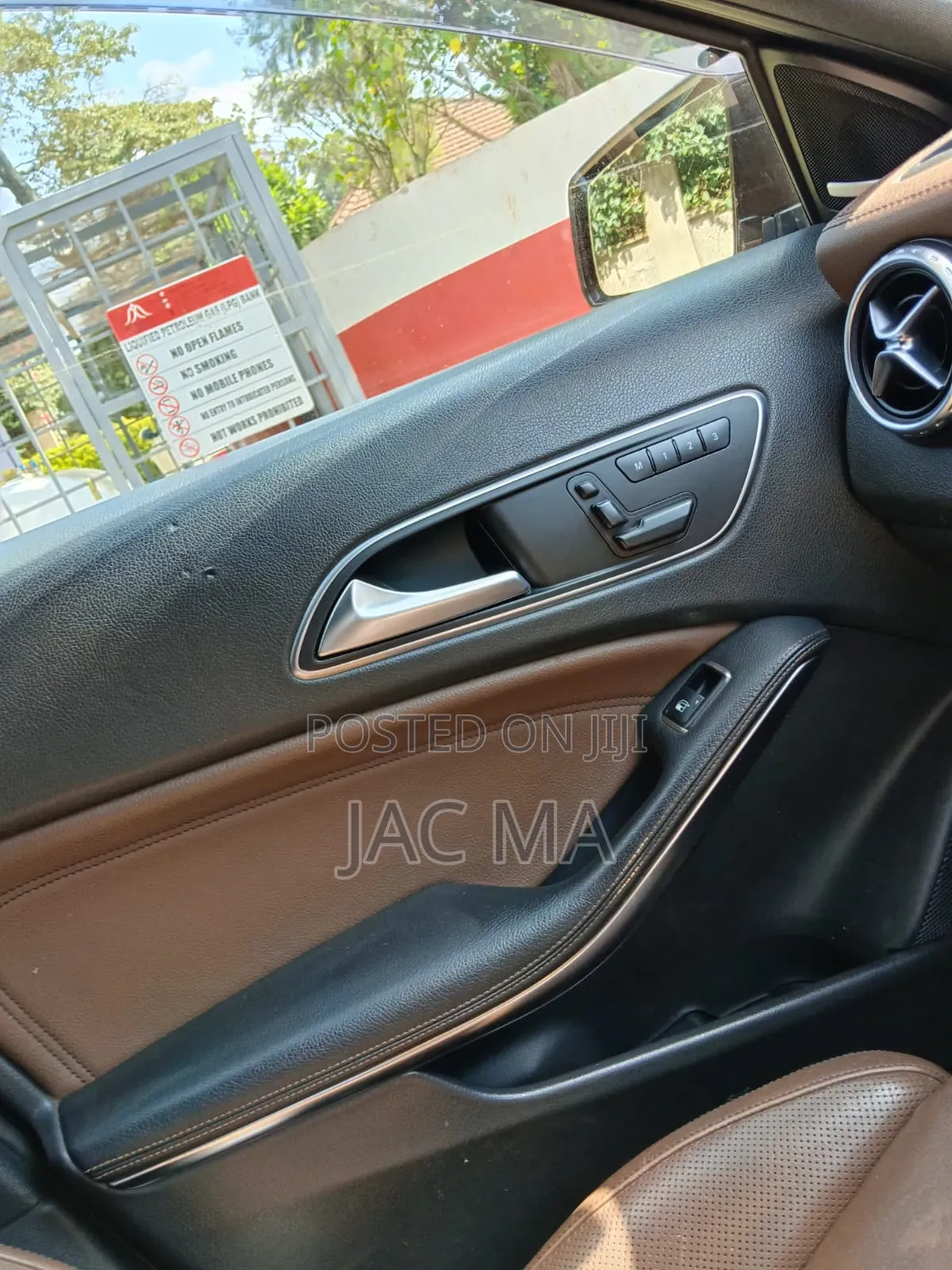 Mercedes-Benz GLA 250 2016 Brown