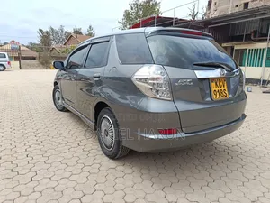 Honda Fit Shuttle 1.3 Hybrid 2WD 2012 Gray