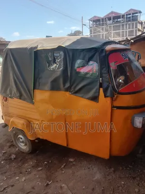 Piaggio Scooter 2022 Yellow