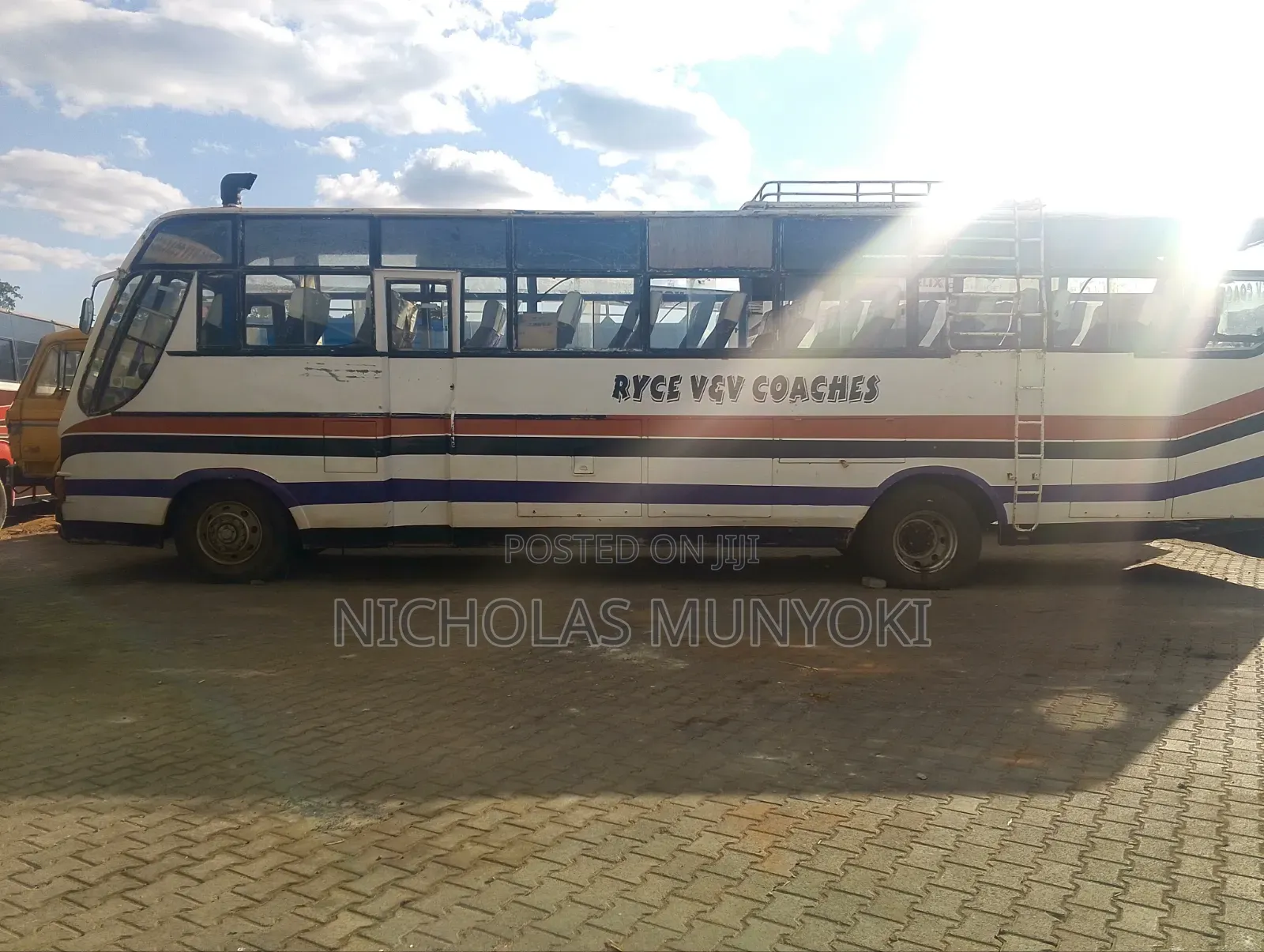 Mitsubishi Fuso Aero Bus 2011 White