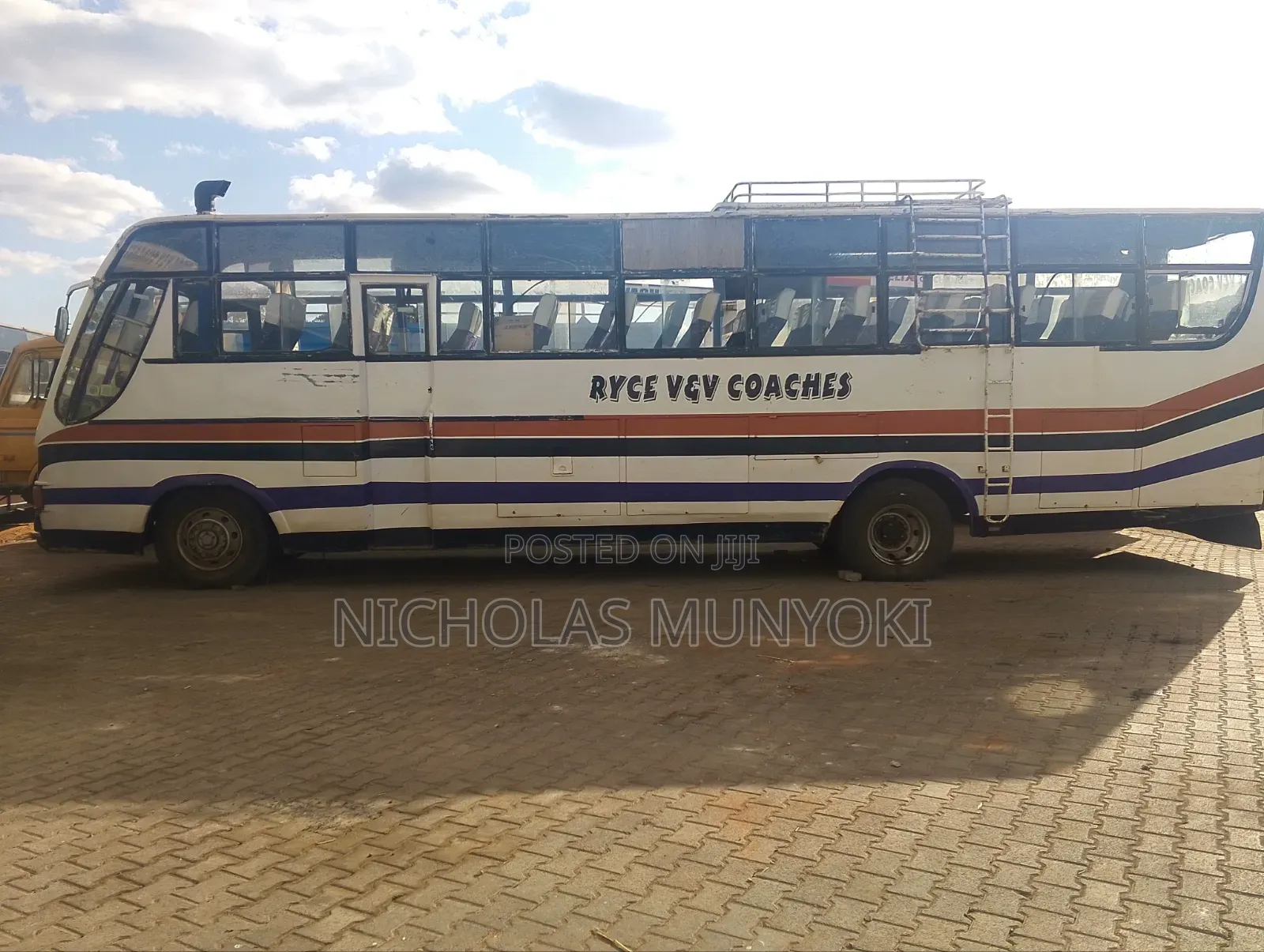 Mitsubishi Fuso Aero Bus 2011 White