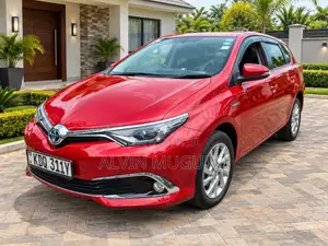 Toyota Auris 2015 Red