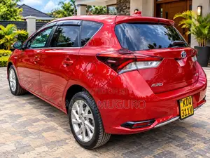 Toyota Auris 2015 Red