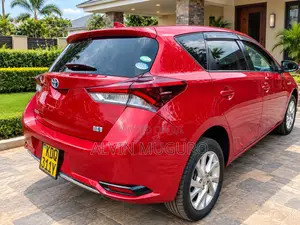 Toyota Auris 2015 Red
