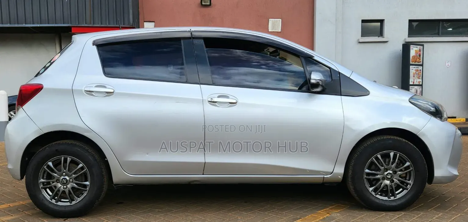 Toyota Vitz 1.3 FWD 3dr 2015 Silver