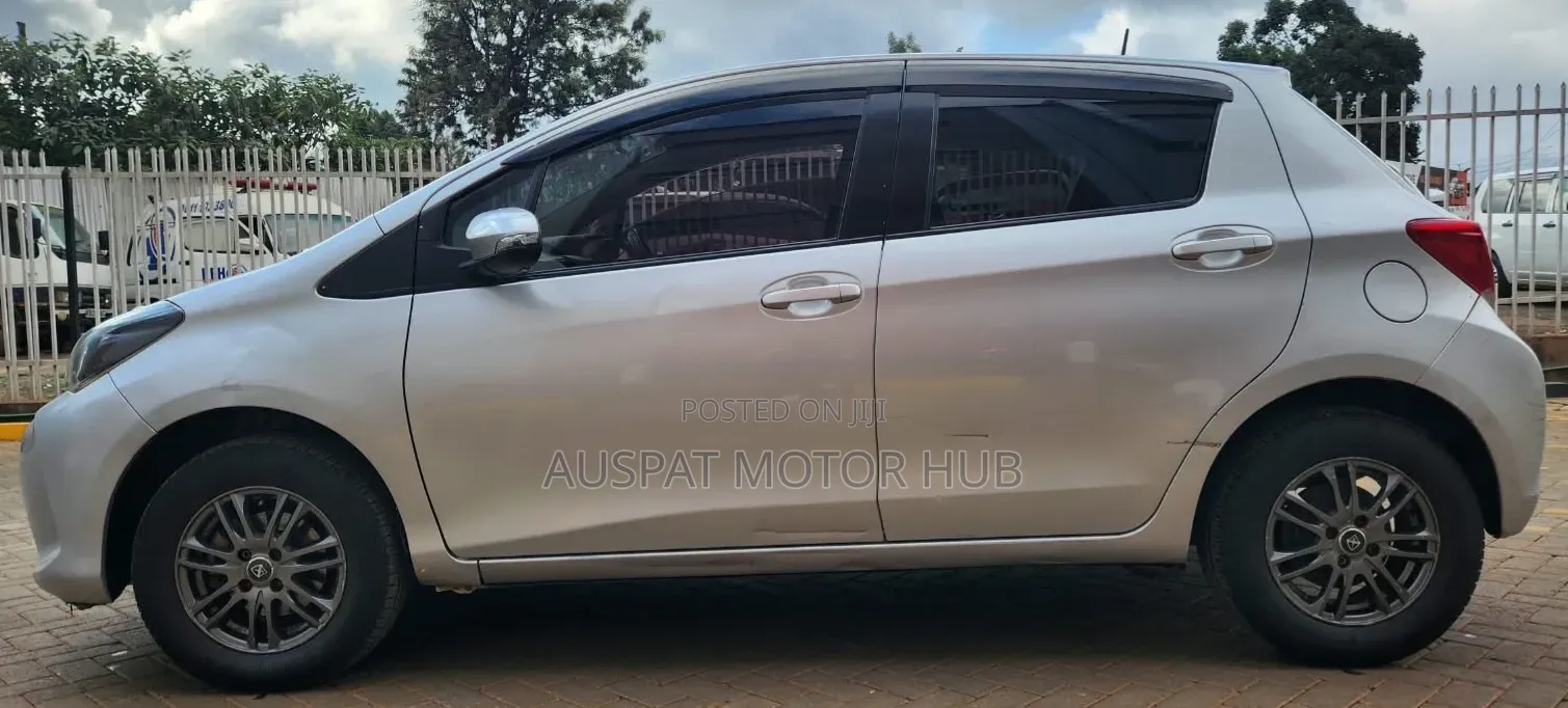 Toyota Vitz 1.3 FWD 3dr 2015 Silver