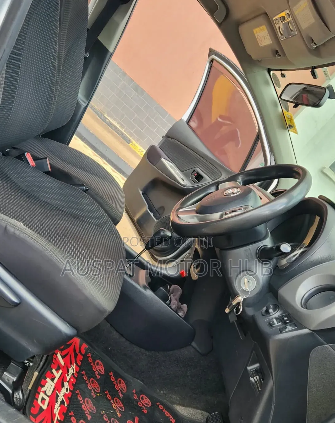 Toyota Vitz 1.3 FWD 3dr 2015 Silver