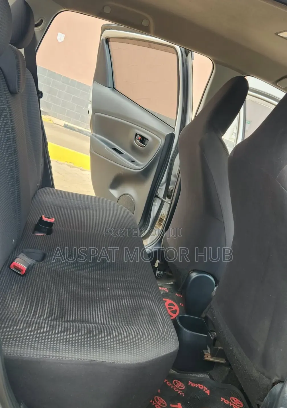Toyota Vitz 1.3 FWD 3dr 2015 Silver