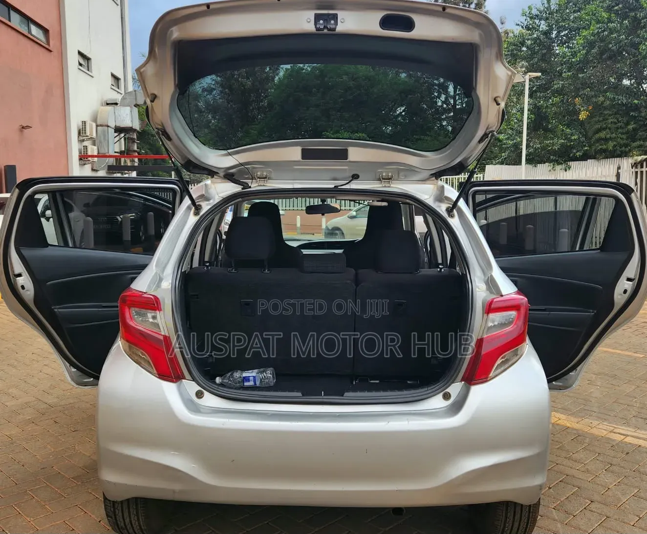Toyota Vitz 1.3 FWD 3dr 2015 Silver