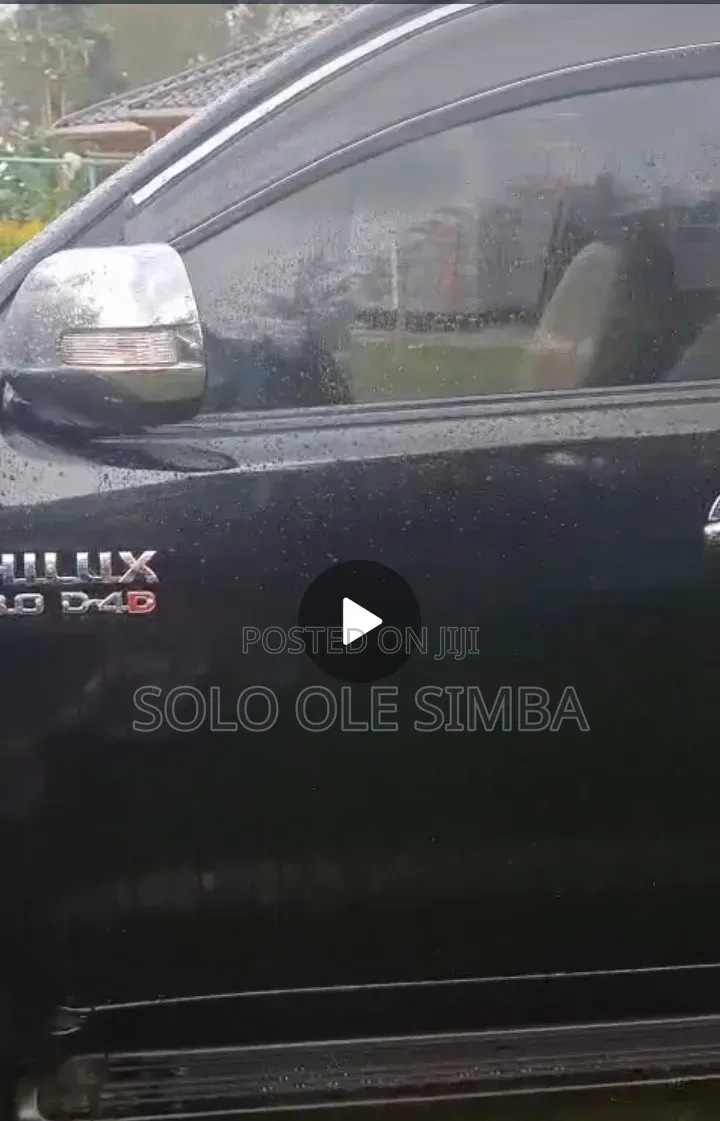 Toyota Hilux 2012 Black