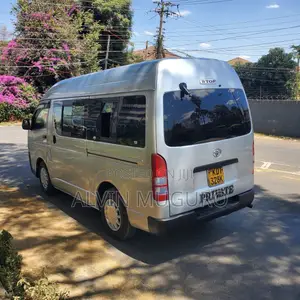 Toyota HiAce 2010 Silver