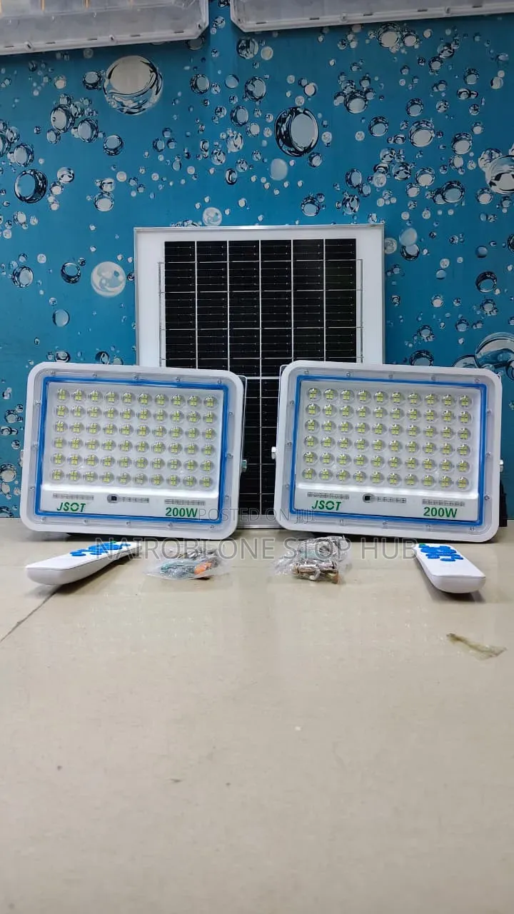 2-in-1 200w THD Solar Floodlight – KSH 4,100
