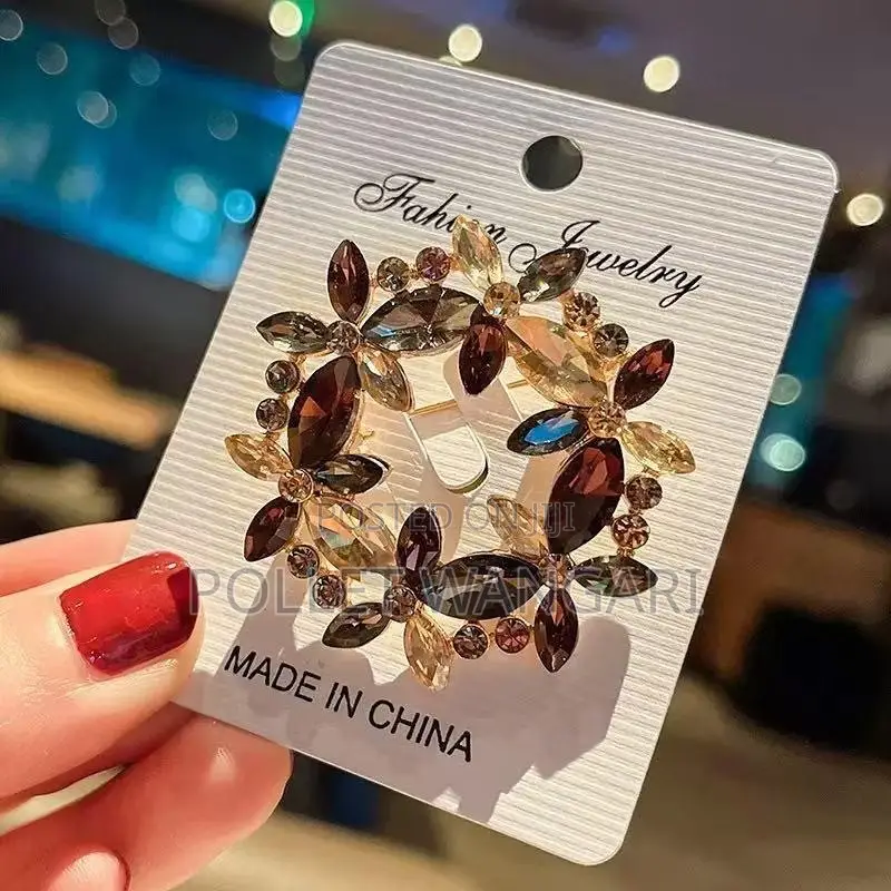New Stylish Brooches