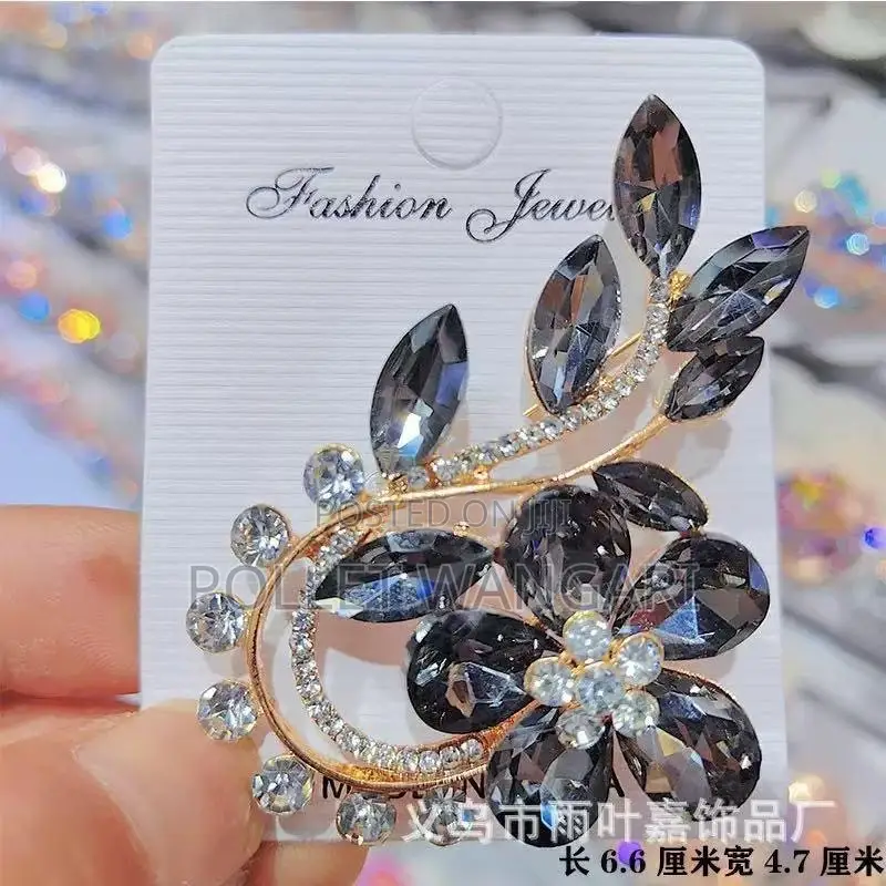 New Stylish Brooches