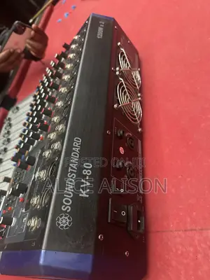 Soundstandard KV-80 8-Channel Powered Mixer
