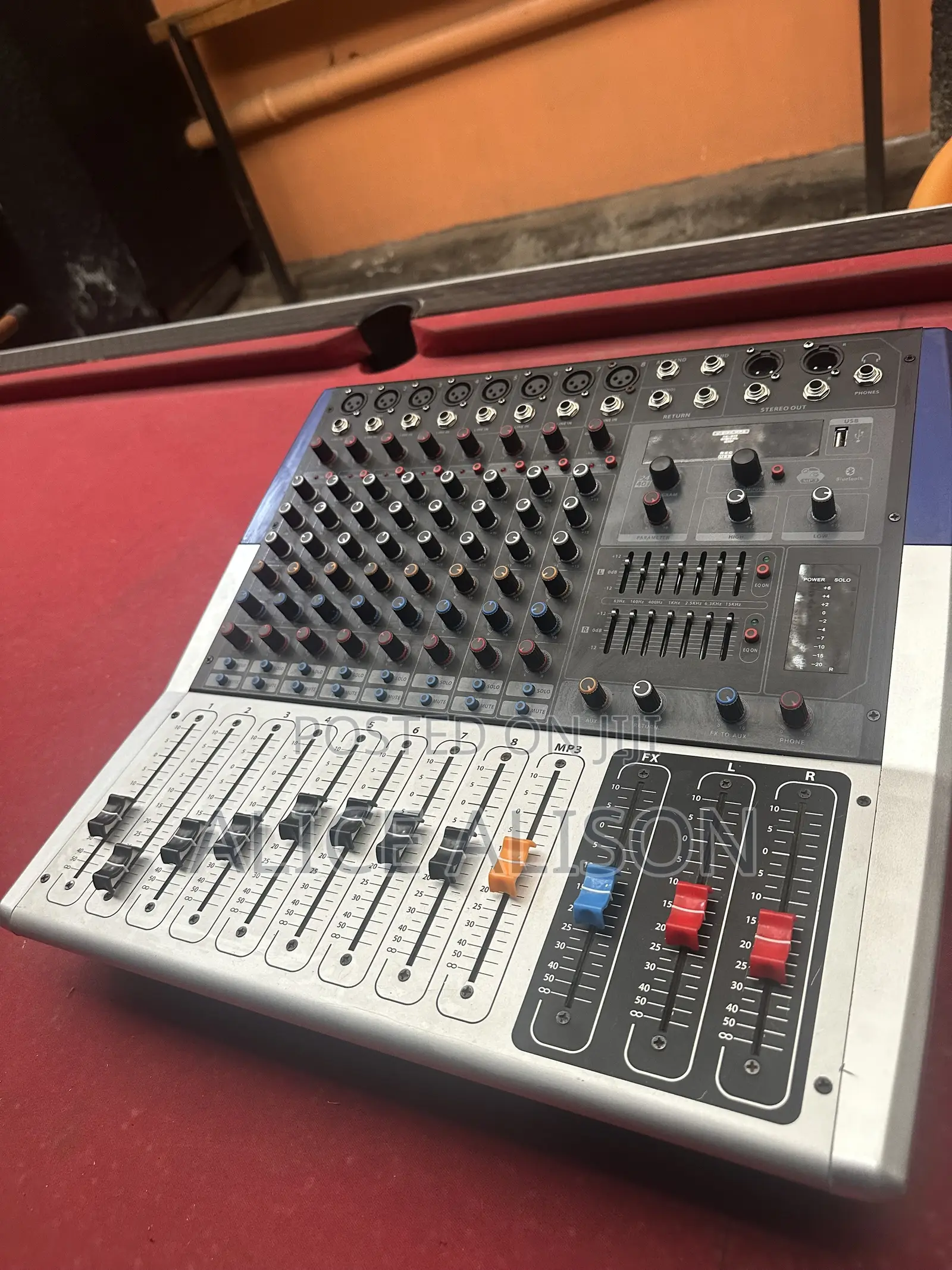 Soundstandard KV-80 8-Channel Powered Mixer