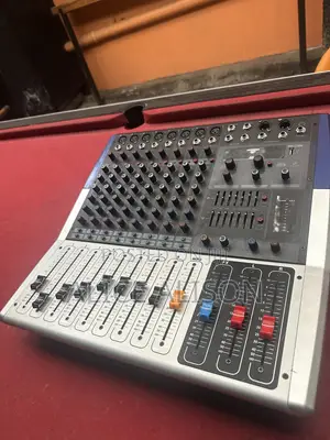 Soundstandard KV-80 8-Channel Powered Mixer