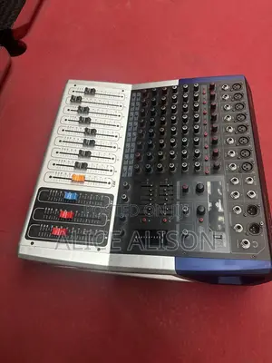 Soundstandard KV-80 8-Channel Powered Mixer